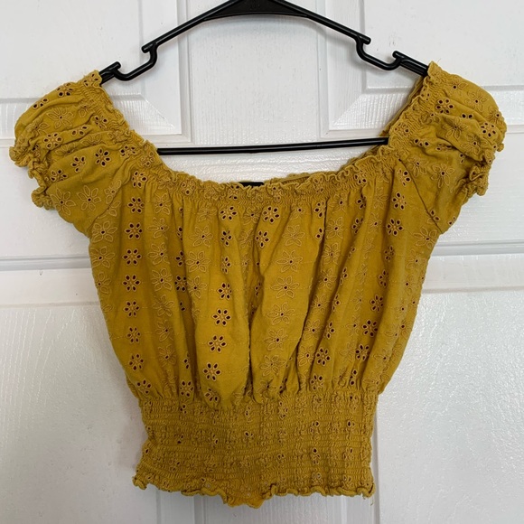 Forever 21 Tops - Buy 2& get 2free! Forever21 laced off shoulder top